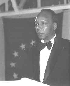 Pasoal Manual Mocumbi, President Mocambique, 1997.jpg (96070 bytes)